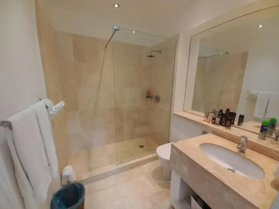 Вилла Battaleys Mews Modern 3 Bed With Plunge Pool Сент-Питер